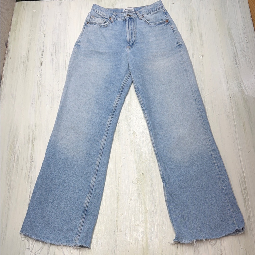 ZARA Light Wash High Rise Wide Leg Jeans Raw Hem Sz 4